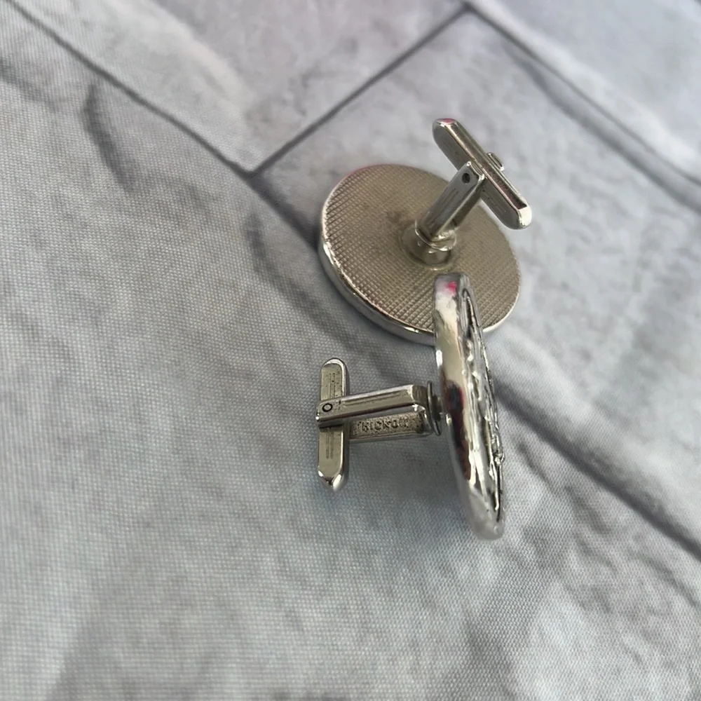 Vintage Hickok Round shaped silver toned cuff links